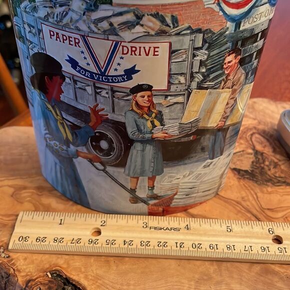 Girl Scout Collectible Tin from 2004 - Picture 6 of 6